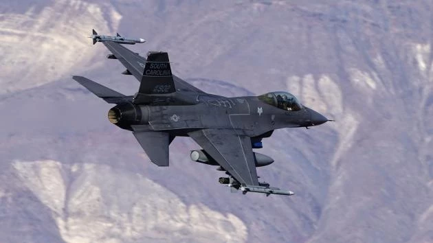 Χαμηλές πτήσεις από F-16 στην «Κοιλάδα του Θανάτου» (βίντεο)